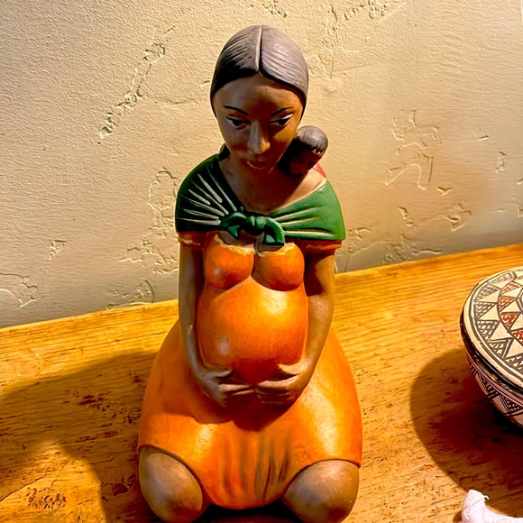 Accent piece Expecting Mother with Child - Picture 1 of 8